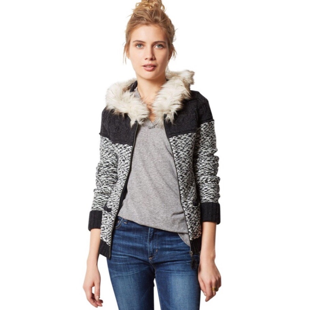 Sleeping on Snow Gray White Sweater Anthropologie